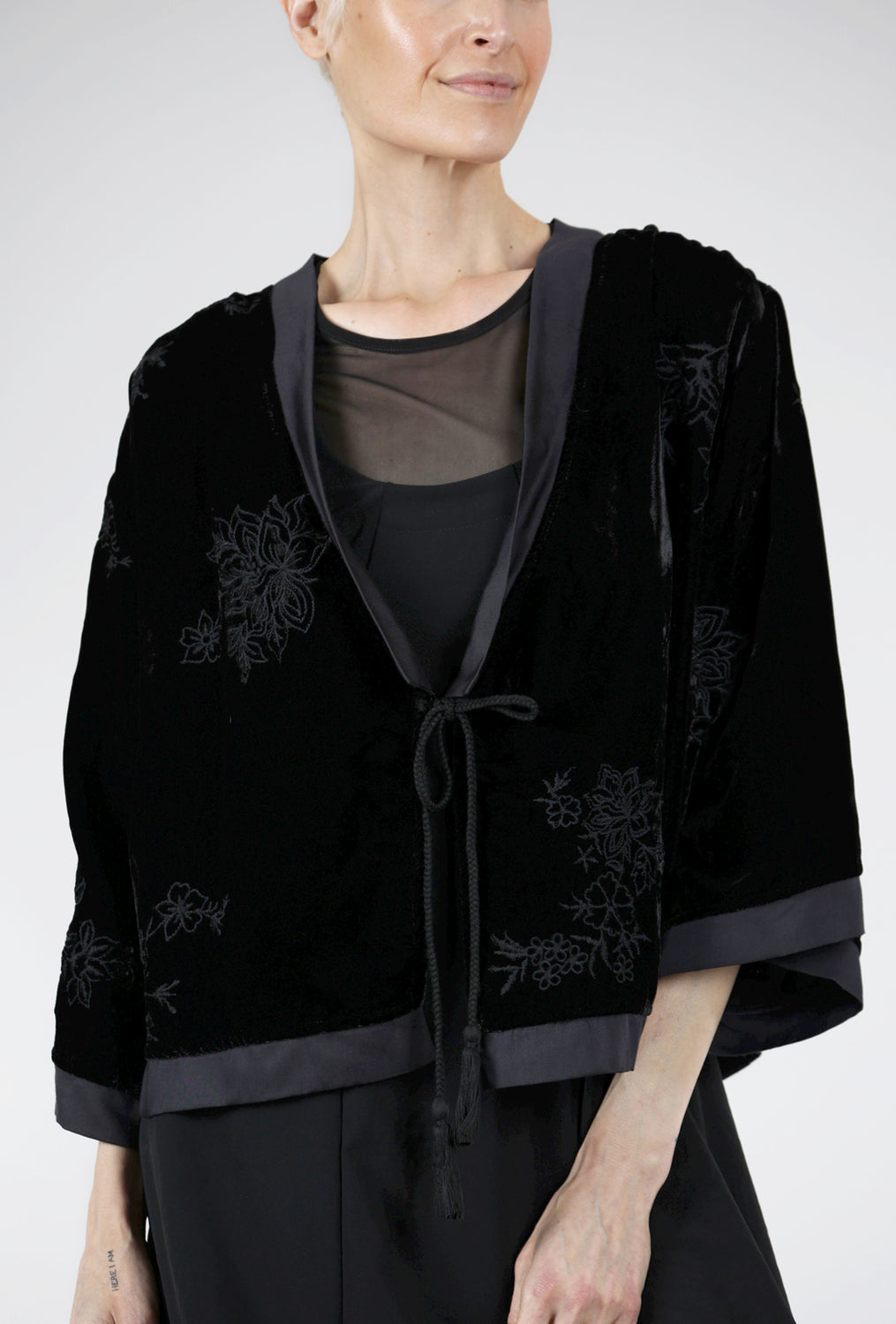 Anika Embroidered Velvet Kimono, Black